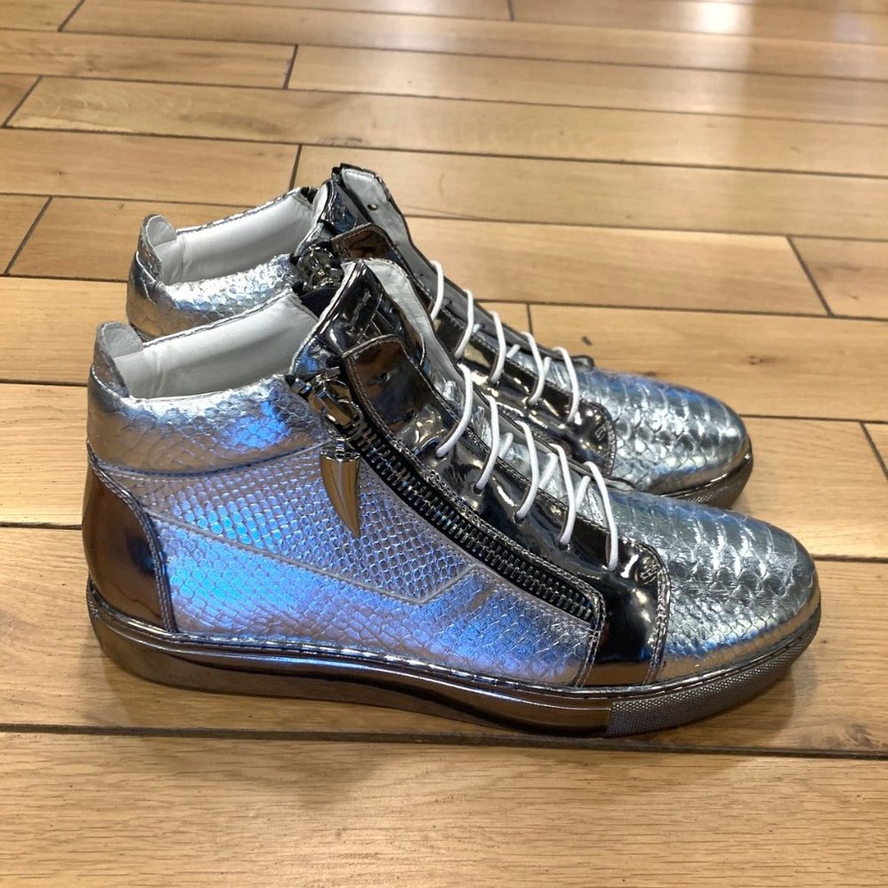 J75 by JUMP Men's Zack Silver Mid-Top Sneaker